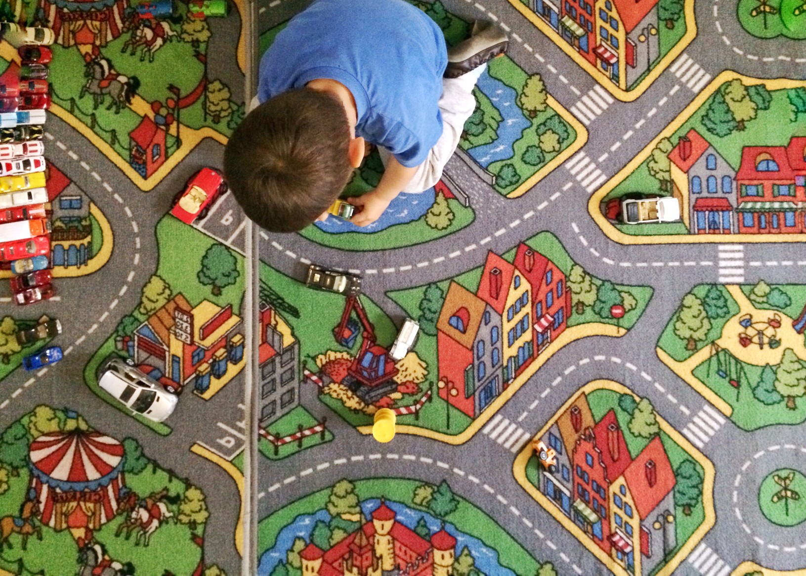 Kinderzimmer Teppich zum Spielen Bild: @delia3107 via Twenty20